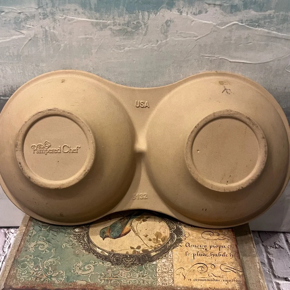 The Pampered Chef Microwave Stoneware Egg Cooker